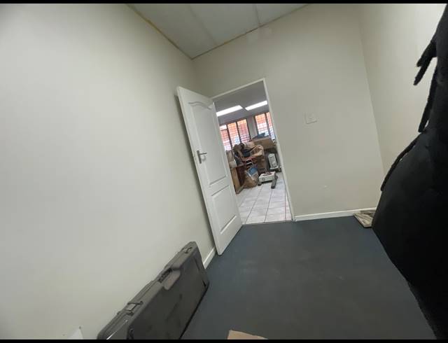 260M² BUSINESS TO LET IN CONGELLA